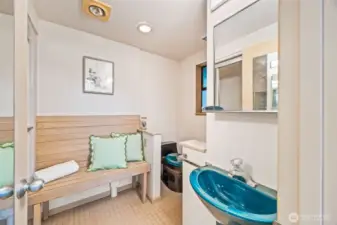Poolhouse 3/4 bath