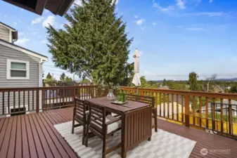 Stunning views of the Cascades, Seattle skyline, & even downtown Bellevue from the deck.