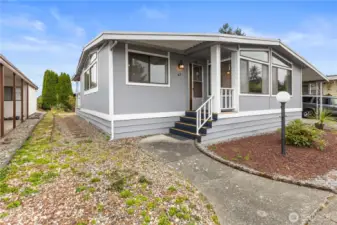 Welcome to this delightfully walkable neighborhood