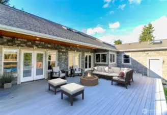 Private back deck off the Family room for family & friends