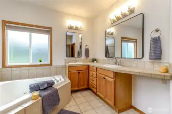 Primary bath w/dual sinks, new mirrors, lights and hardware