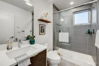 Private ensuite bathroom