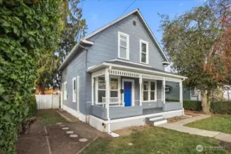 This home has lots of windows to add the sunshine!