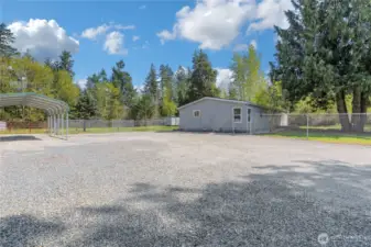 Lot's of parking for cars & RV