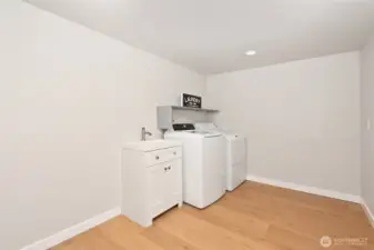 Laundry Suite - Lower