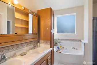 Primary En Suite Bath