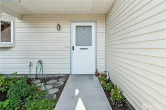 ground floor unit - no stairs!