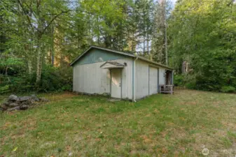 Lower shop/garage with carport