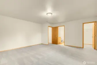 HUGE primary — BRAND NEW CARPET