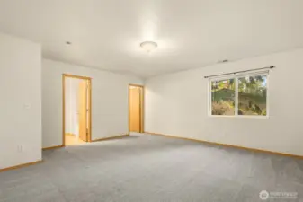 HUGE primary — BRAND NEW CARPET