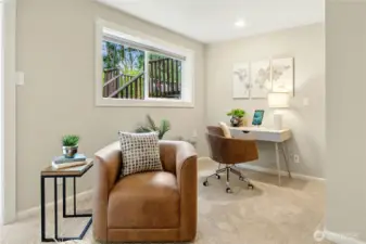 Office nook in 4th bedroom