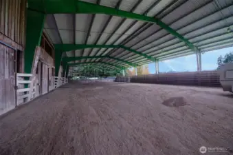 Steel beam arena - 8 stalls - tack room