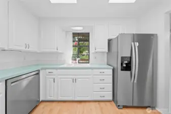 Lovely garden window overlooks the deck and back yard~