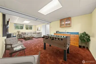 Look at this extra space, sink and cabinets too!