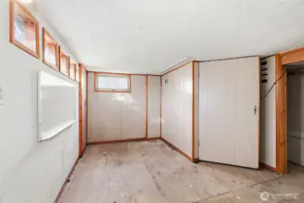 Great for future gym, music room or office.