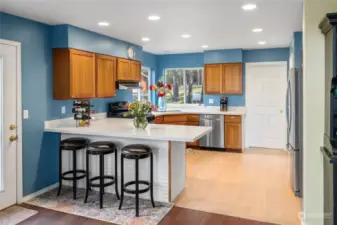 Kitchen offers stainless steel appliances, quartz countertops, large pantry and access to the utilityroom.
