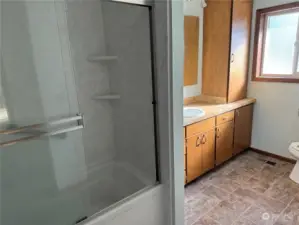 Main Bathroom, Newer Shower/Bath