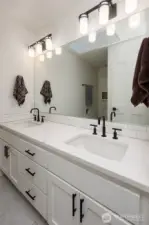 Upstairs full bath