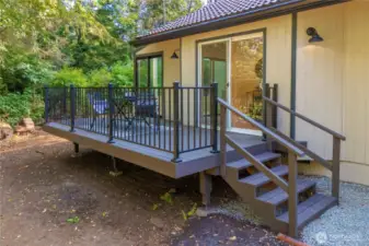 DECK OFF LIVING ROOM
