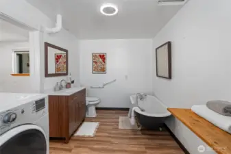 Left Side Primary En-Suite with Washer/Dryer