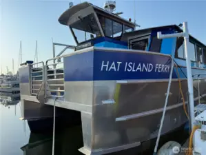 Hat Island passenger ferry runs regularly from the Evertt Marina to the Hat Island marina for island owners & their guests.