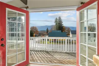 Large view windows overlooking Peoh Point.