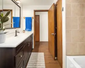 Main level full bath