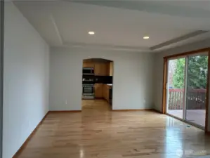 Formal dining / archway to kitchen