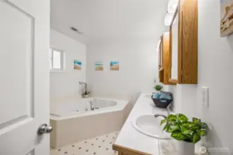 Primary bath with jetted tub