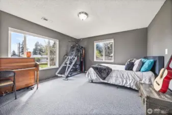 Additional nice size bedroom