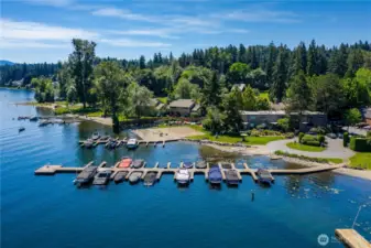 Discover the beauty of lake living on picturesque Lake Sammamish! With year round resort living.. life is simply better by the water!