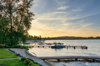 Situated on the north end of Lake Sammamish, Lakewood Shores is a highly sought-after community known for its prime location, distinctive amenities, and genuine sense of community. Residents enjoy a sandy beach, volleyball court, private boat launch, paddle and kayak storage, and boat moorage.