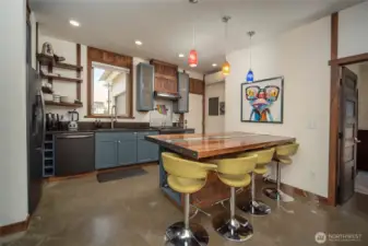 Dining bar