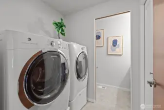 Laundry won't even seem like a chore on these pedestal units. Facing the laundry is even more storage.