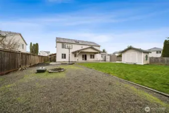 Large backyard, pea gravel play area, 2 garden sheds