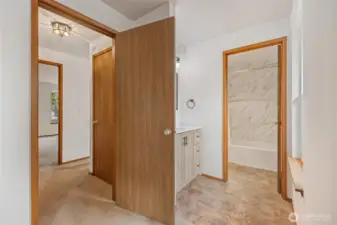 the 2nd primary has a full bath in it