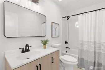 Full guest bath upstairs