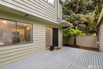 Private deck at the entry way/