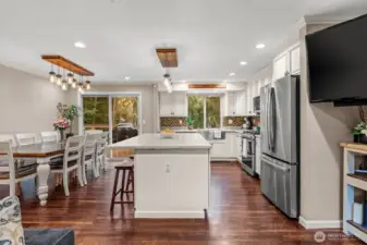 This open-space concept expands the space of the kitchen and living room.