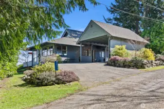 Nicely sited on a quiet dead end street