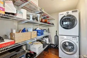 Utility room off the kitchen with adjustable shelving and laundry