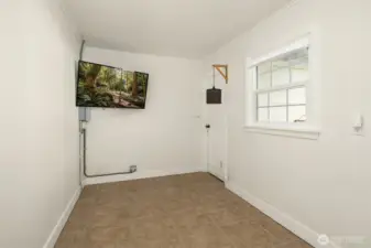 Flex room between kitchen and garage. What would you use this for? Home office? Craft room?
