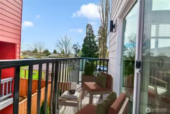 Enjoy this quiet spot for coffee or tea in the morning!