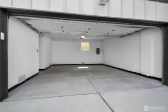 Huge 2 car garage plus workshop space. 522 sq. ft.