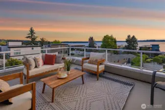 Welcome to View Pointe in Vibrant downtown Kirkland! A luxury boutique complex of 10 units!