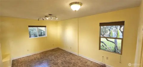 Large upstairs bedroom