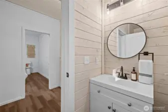 Coordinated black fixtures.