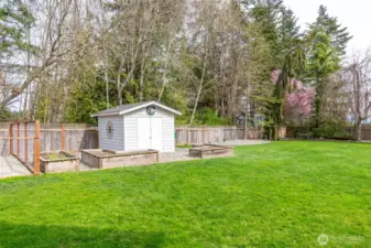 Large garden shed & garden planters are ready for Spring planting season!