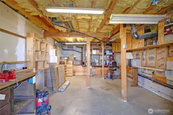 Lower area workshop or the potential for more finished square footage...