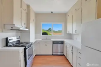 very well laid out kitchen